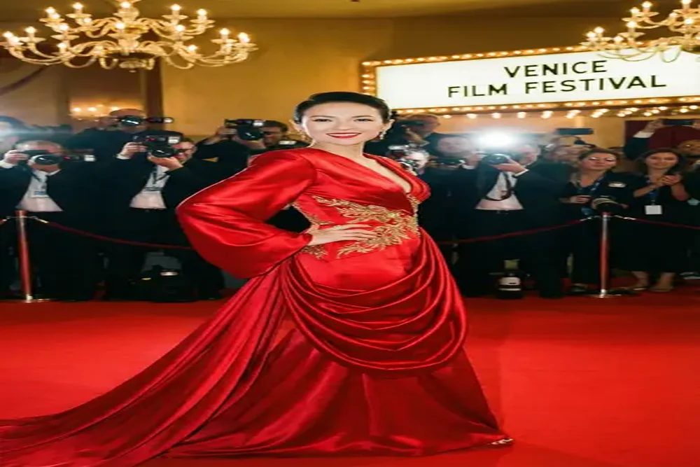 海角社区与国际知名女演员合作红毯照片